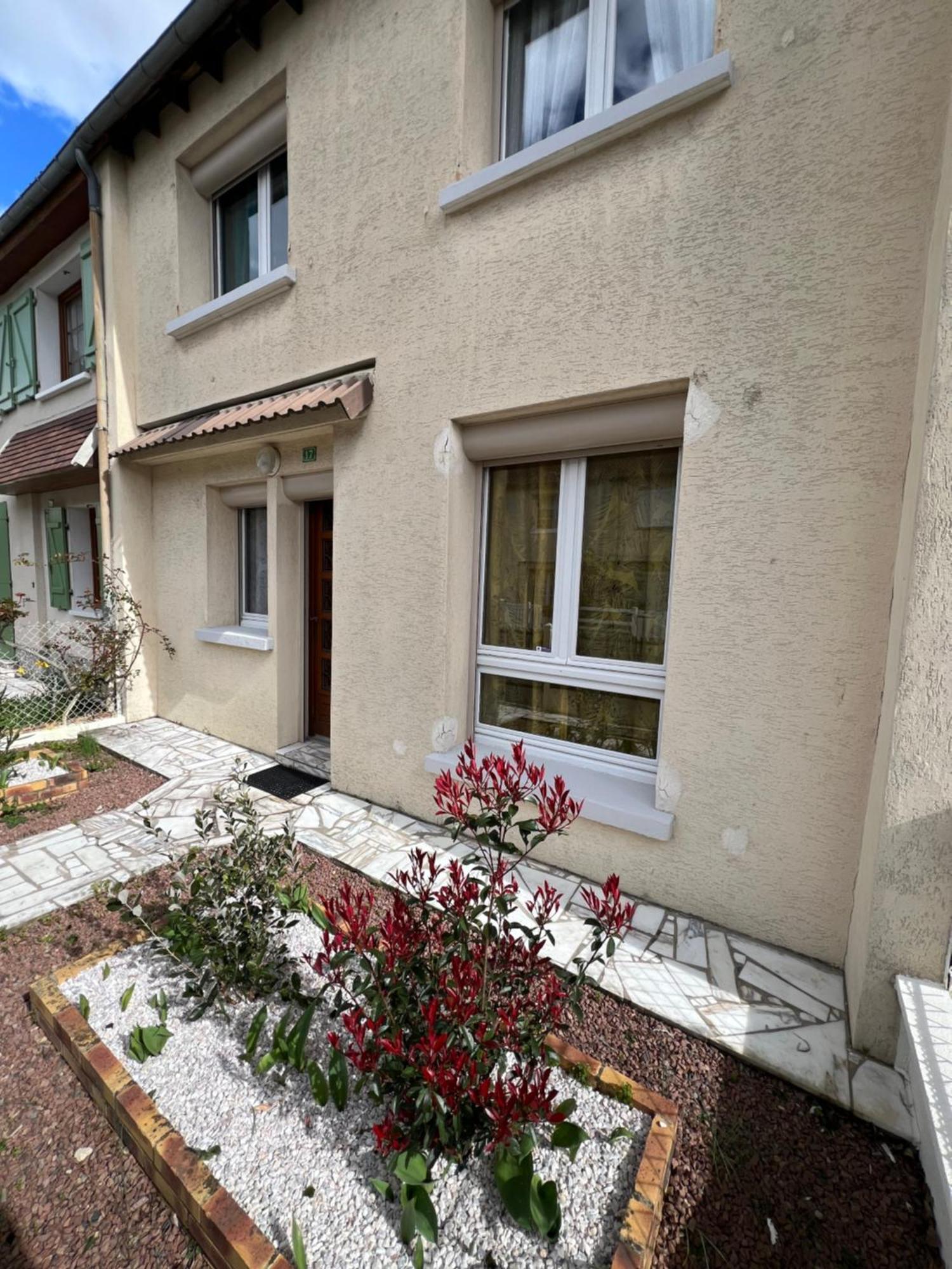 Maison 3 Chambres 6 Personnes Et Garage Châteauroux Extérieur photo